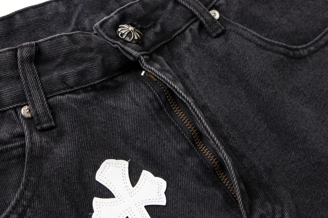 P206 [Next day] Chrome Heart Cross patch leather jeans Top heavy washing process Calf leather laser cut cross Distressed silver hardware Straight version of the upper body slimming High-end quality distinguishes the market currency Color: black and white Size: S M L XL Detailed size can be found in picture 9